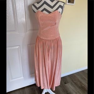 Vintage Strapless Sweetheart Peach Dress, size 6
